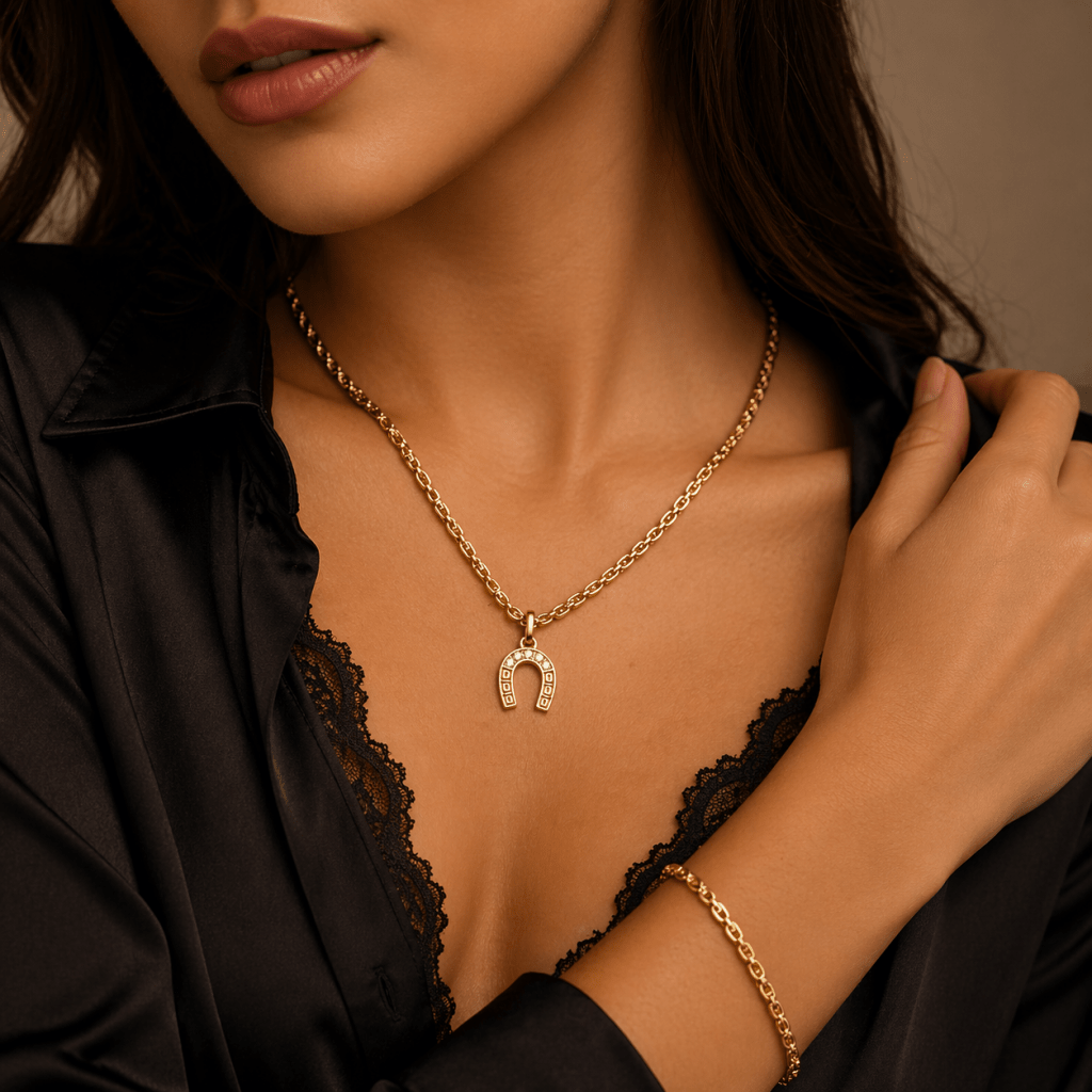 Cadena Clip + Dije Herradura — Oro Laminado 18K - ROKKA JOYERIA