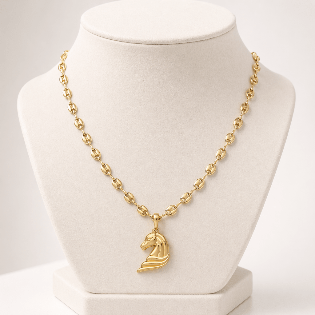 Cadena Ancla + Dije Caballo — Oro Laminado 18K - ROKKA JOYERIA